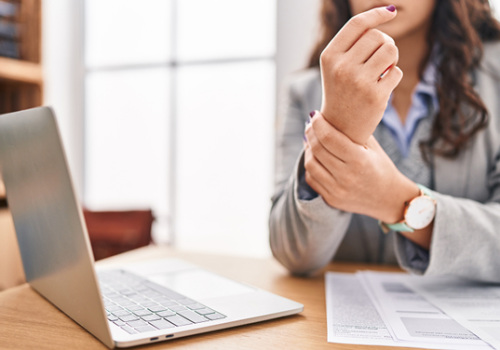 How Office Workers Can Manage Carpal Tunnel Syndrome How Office Workers Can Manage Carpal Tunnel Syndrome